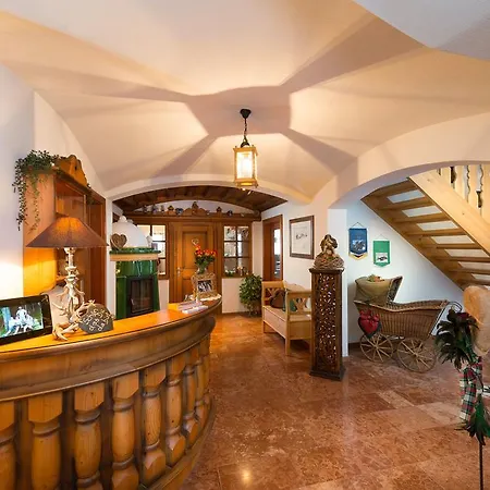 米特毕歇尔公寓 *