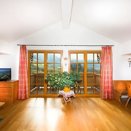 米特毕歇尔公寓 *